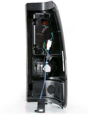 CHEVY SILVERADO 03-07 (1500/2500 SERIES 2003 & 1500/2500/3500 SRW SERIES LED TAIL LIGHTS BLACK HOUSING SMOKE LENS W/ C LIGHT BAR (3 HOLE)